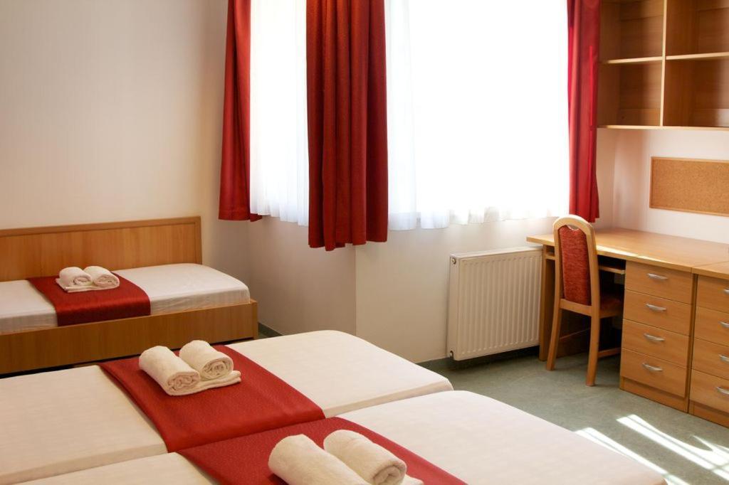Uni-Hotel Diakotthon Μίσκολτς Εξωτερικό φωτογραφία