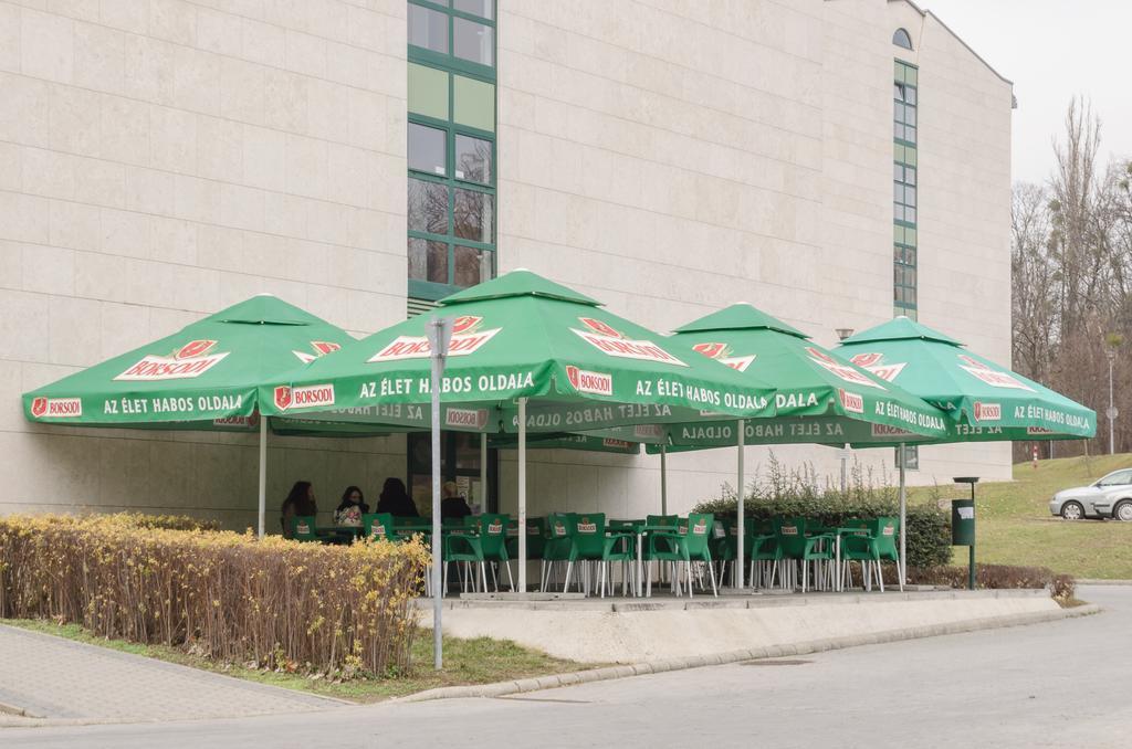 Uni-Hotel Diakotthon Μίσκολτς Εξωτερικό φωτογραφία