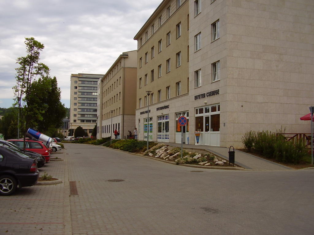Uni-Hotel Diakotthon Μίσκολτς Εξωτερικό φωτογραφία