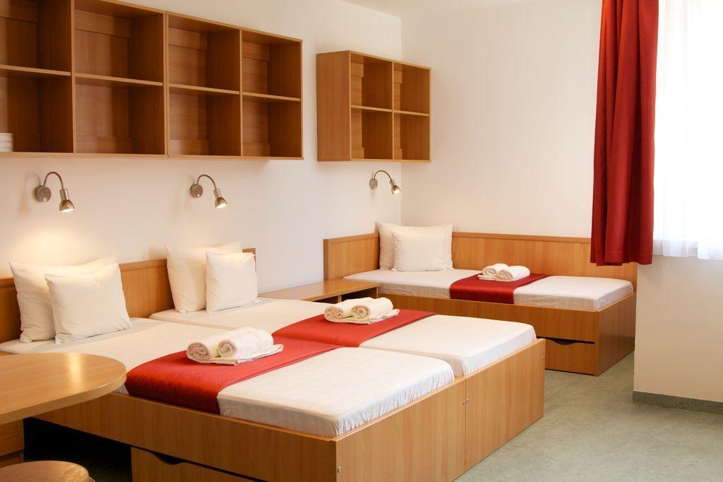 Uni-Hotel Diakotthon Μίσκολτς Εξωτερικό φωτογραφία